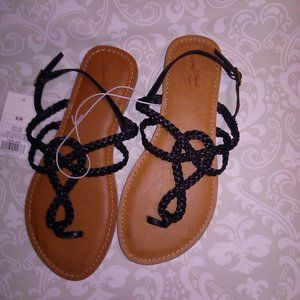 Universal Thread Sandals